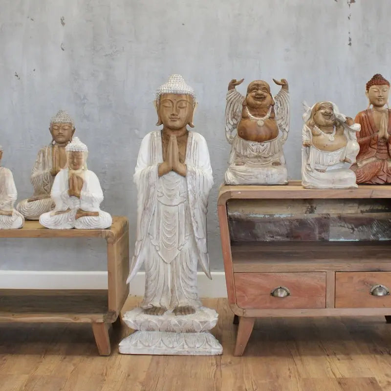 statues de Bouddha avec différentes positions des mains mudras