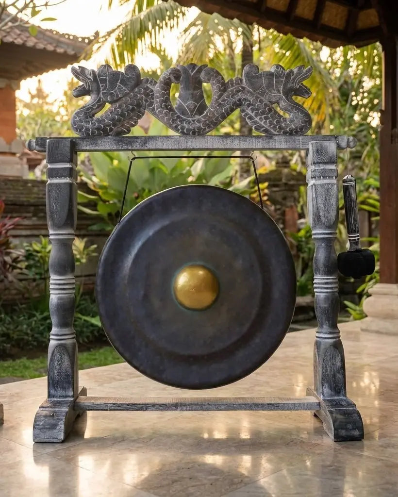 Gong Balinais Noir sur Support Sculpté – 80 cm – Instrument Sonore Traditionnel