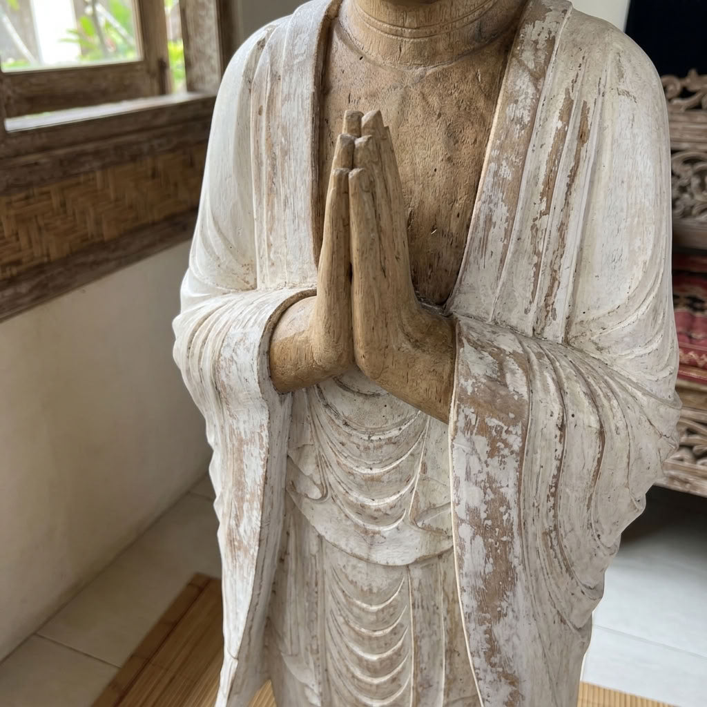 Détails Grande statue de Bouddha blanchie – 100 cm – bois de Suar massif sculpté à la main