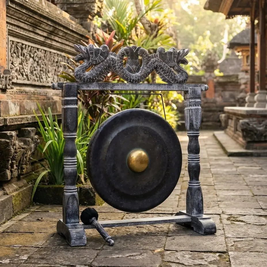 Gong Balinais Noir sur Support Sculpté – 80 cm – Instrument Sonore Traditionnel