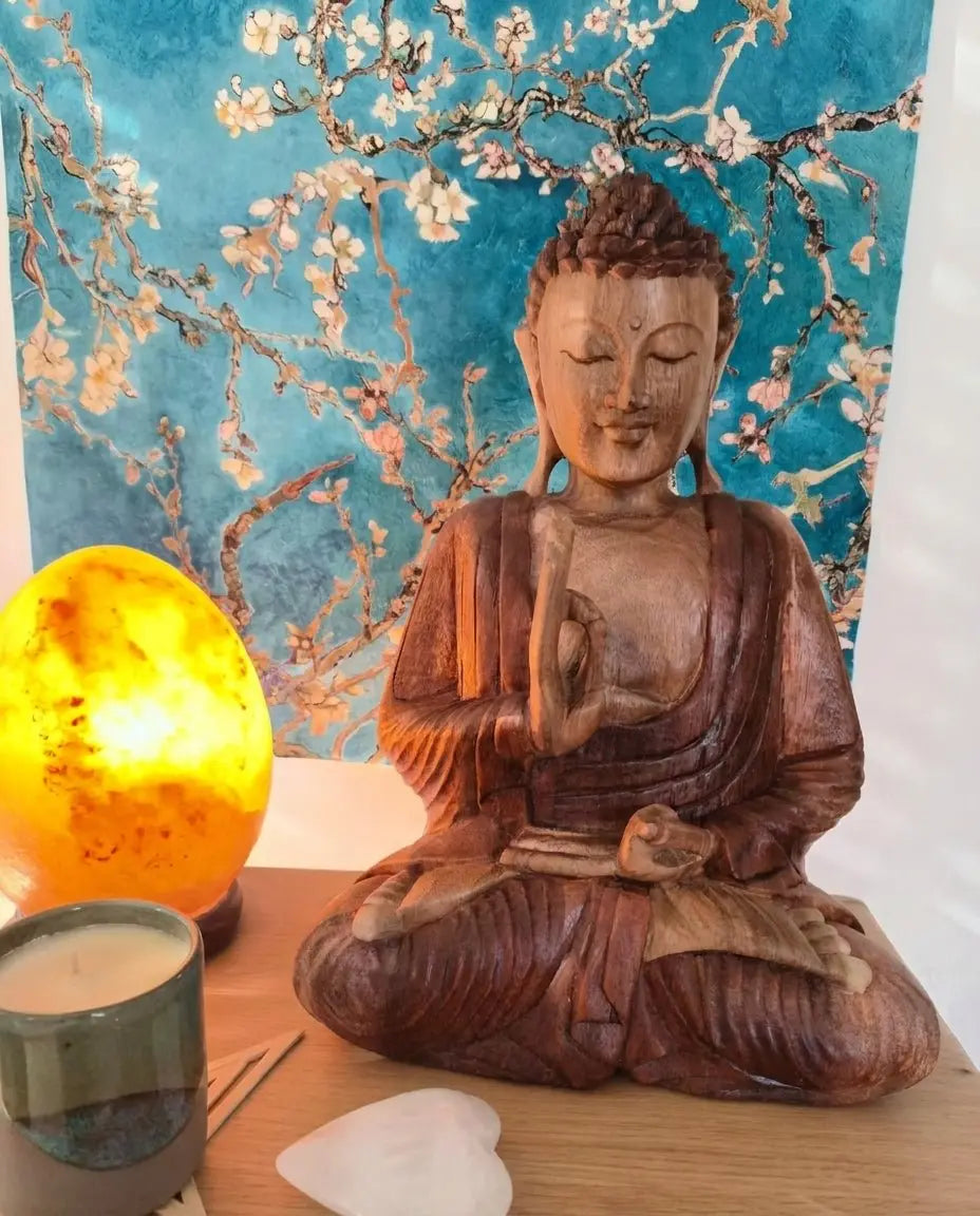 Statue Bouddha 30 cm sculptée à la main en Bois de Suar – Geste de la Transmission (Bali)