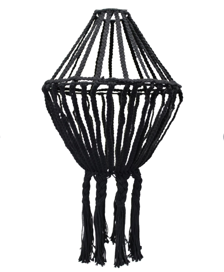 Lustre en macramé noir grand format sur fond clair