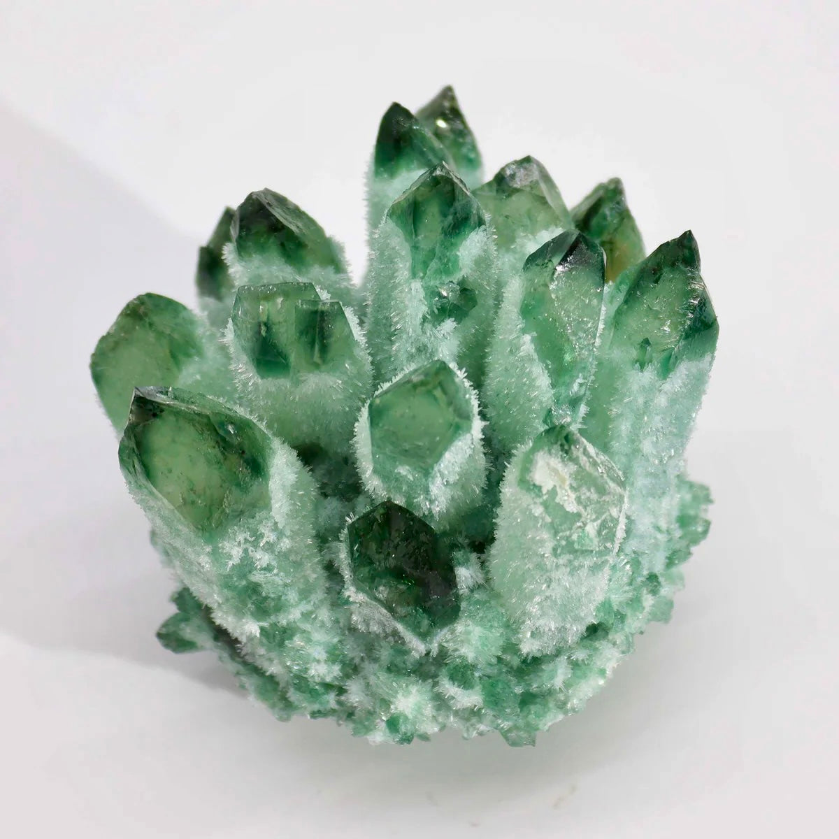 Quartz Vert Fantôme – Géode Sculptée Naturelle 8 cm (250–300 g)
