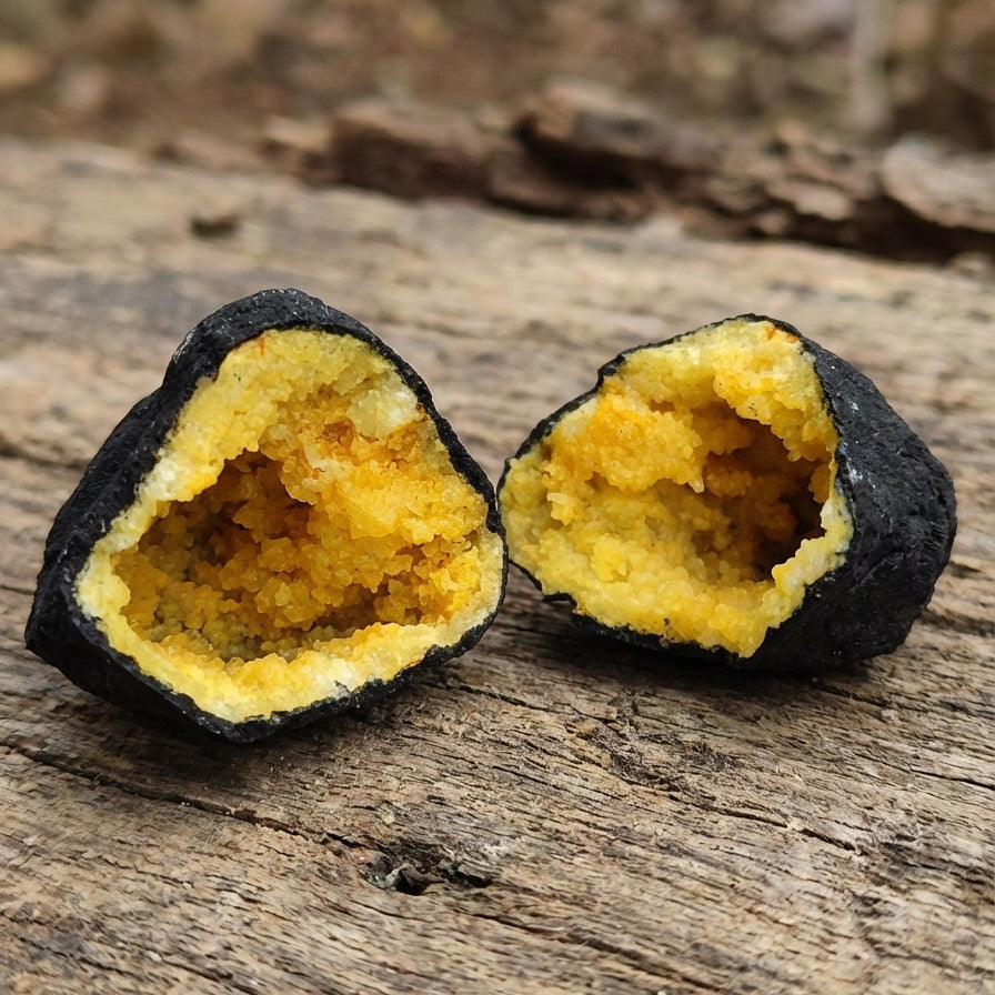 Colored Calcite Geode — Black &amp; Yellow Rock — 8.5 cm - 200g