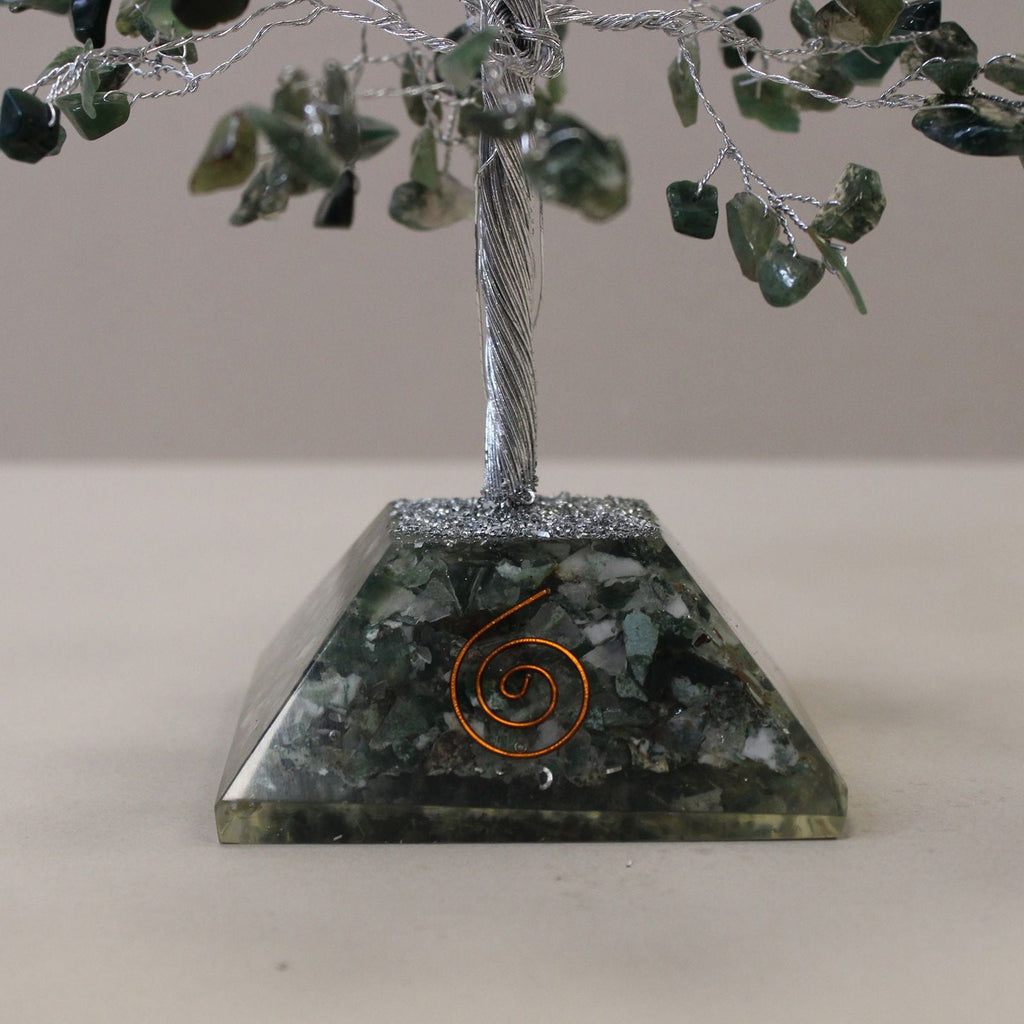 Arbre à pierres précieuses avec base en orgonite - 320 pierres - Agate mousse - Karmic Artisan