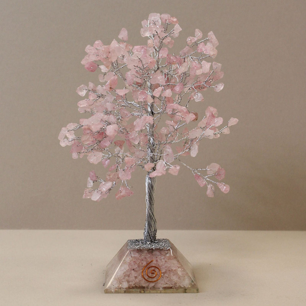 Arbre à pierres précieuses avec base en orgonite – 320 pierres – Quartz rose - Karmic Artisan