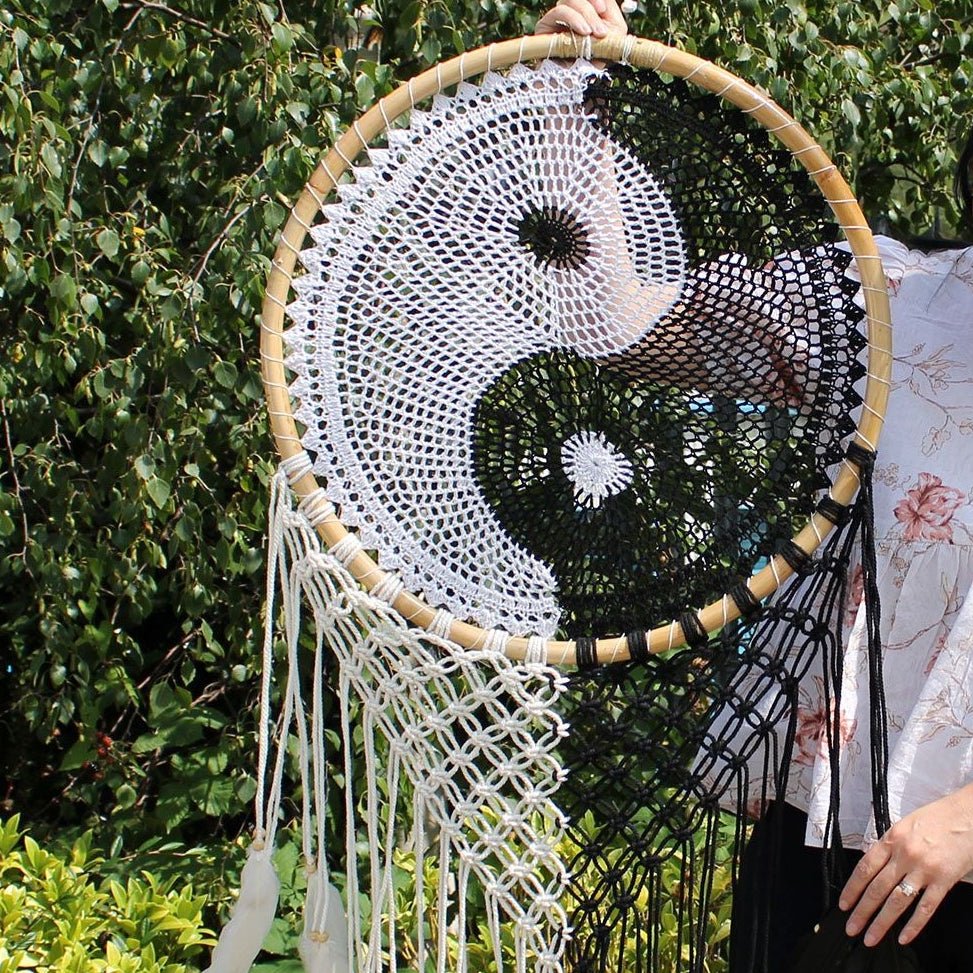 Attrape - rêves Yin Yang – Extra Large 50 cm – Bali - Karmic Artisan