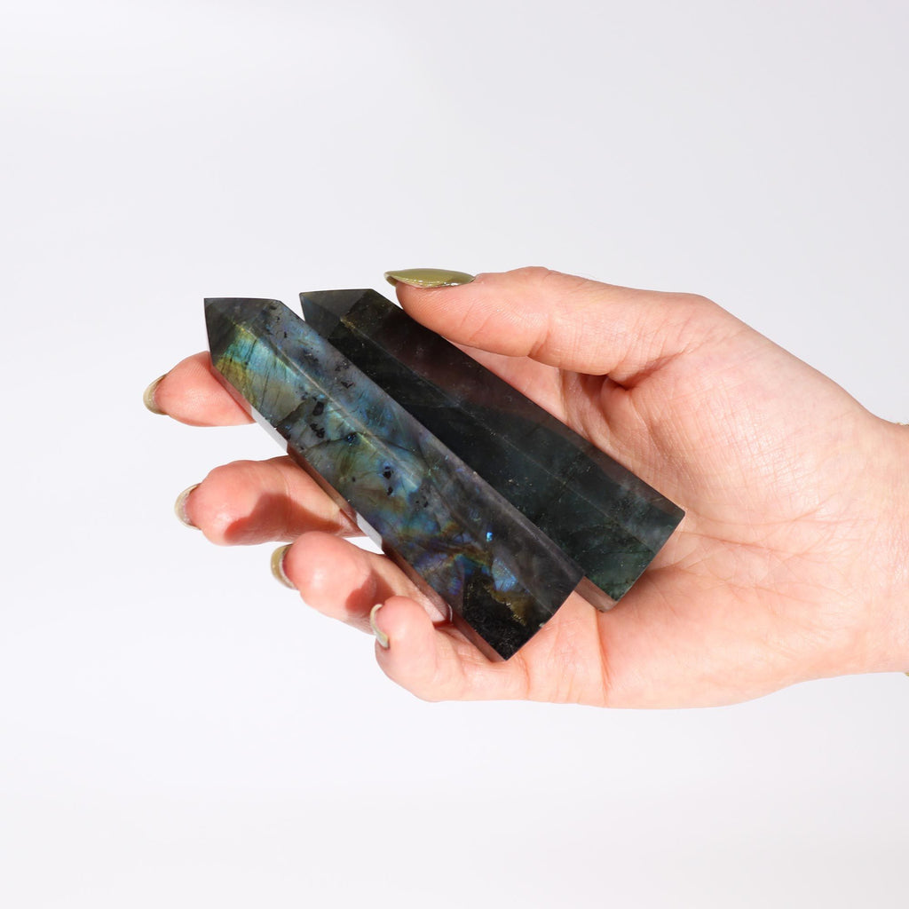 Natural labradorite point from Madagascar - 8.5 cm - Polished stone