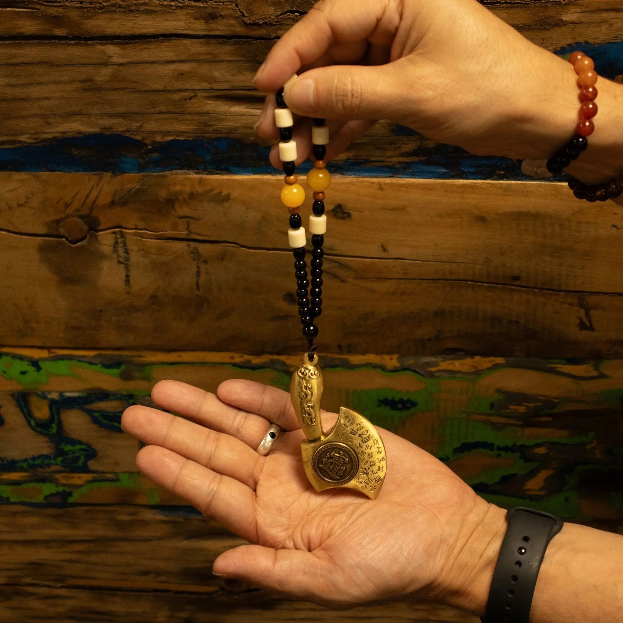 Suspension Feng Shui en Laiton – Hache Symbolique de Protection & Prospérité AWGifts Dropship