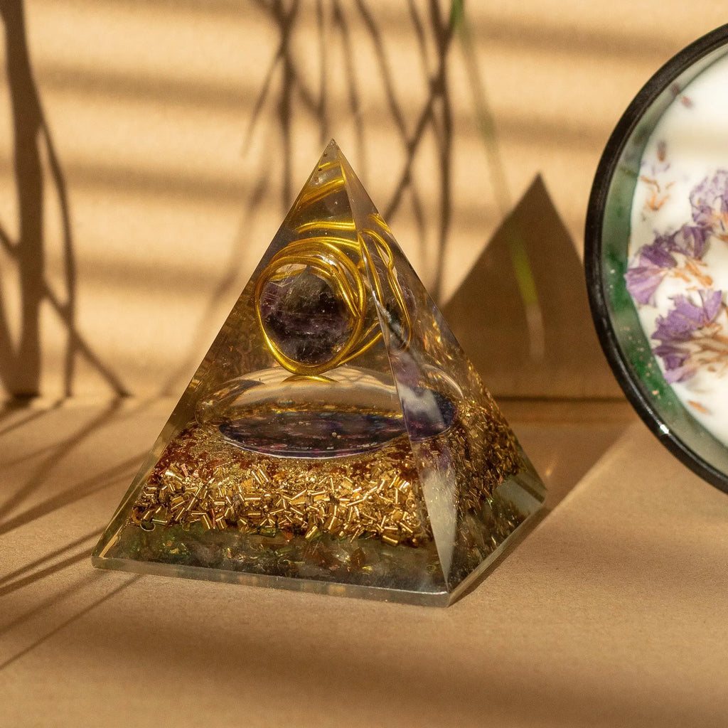 Pyramide d’orgonite en améthyste et cuivre – 7,5 x 6 cm AWGifts Dropship