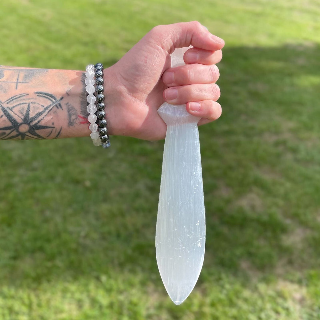 Couteau rituel en sélénite naturelle 25 cm – Spirale artisanale