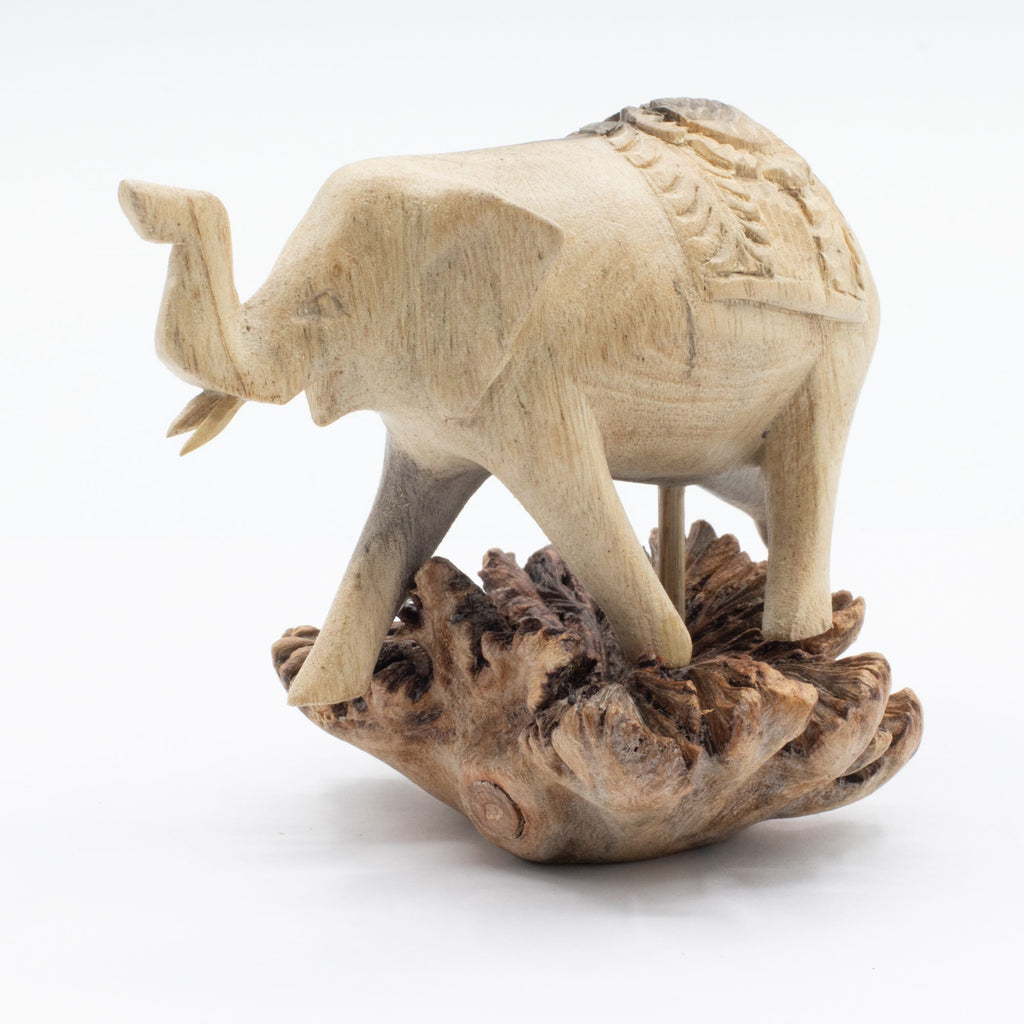 éléphant décoratif sur socle en bois parasite