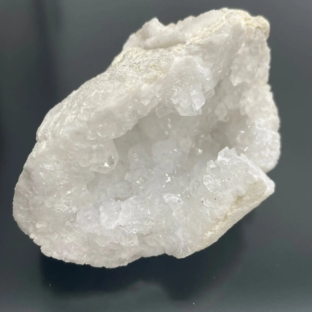 Plateau de Géodes de Calcite Naturelle du Maroc – Environ 32 Spécimens (4 kg) AWGifts Dropship