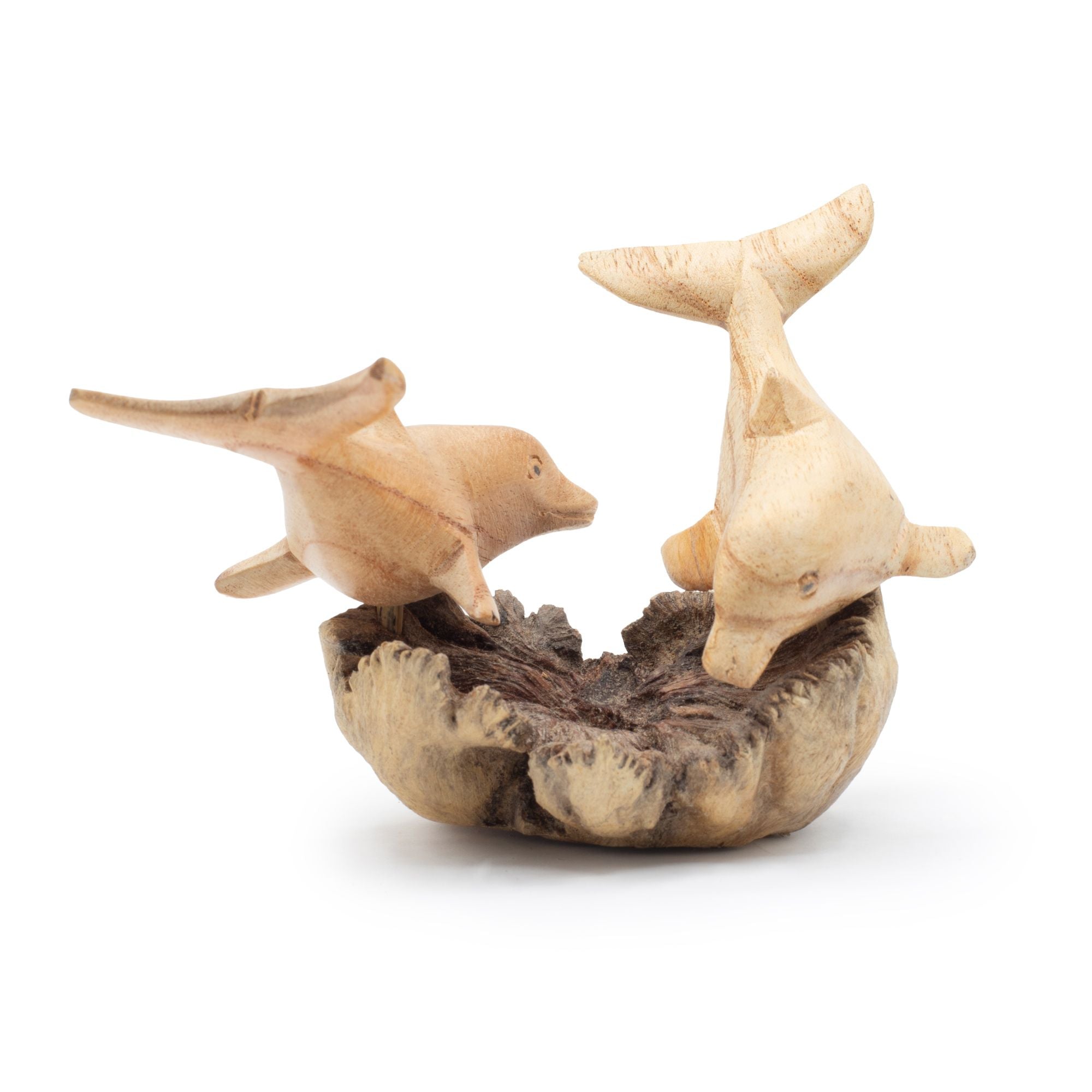 Sculpture artisanale de dauphins en bois parasite
