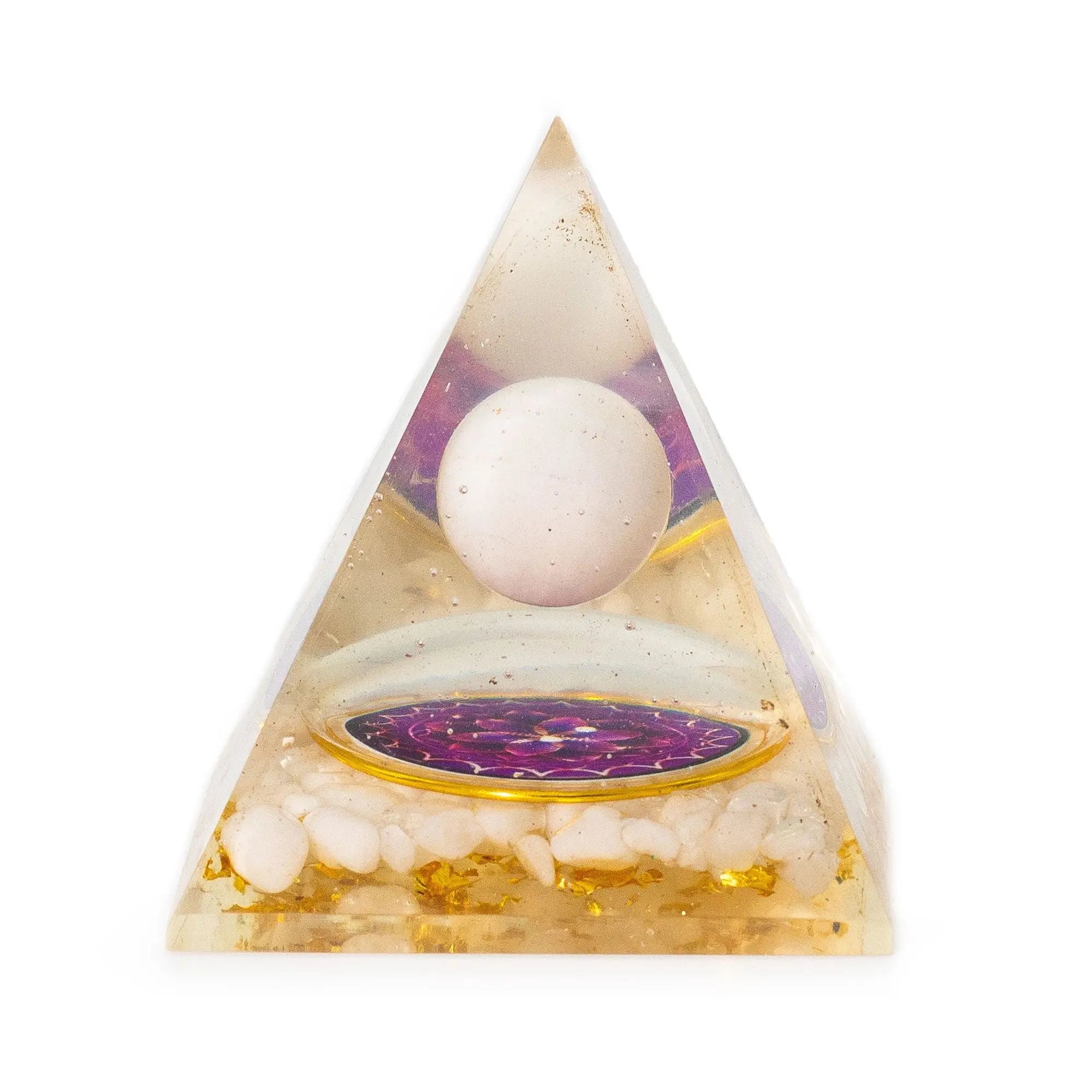 Pyramide d’orgonite avec sphère de quartz flottante – 7 × 6 cm