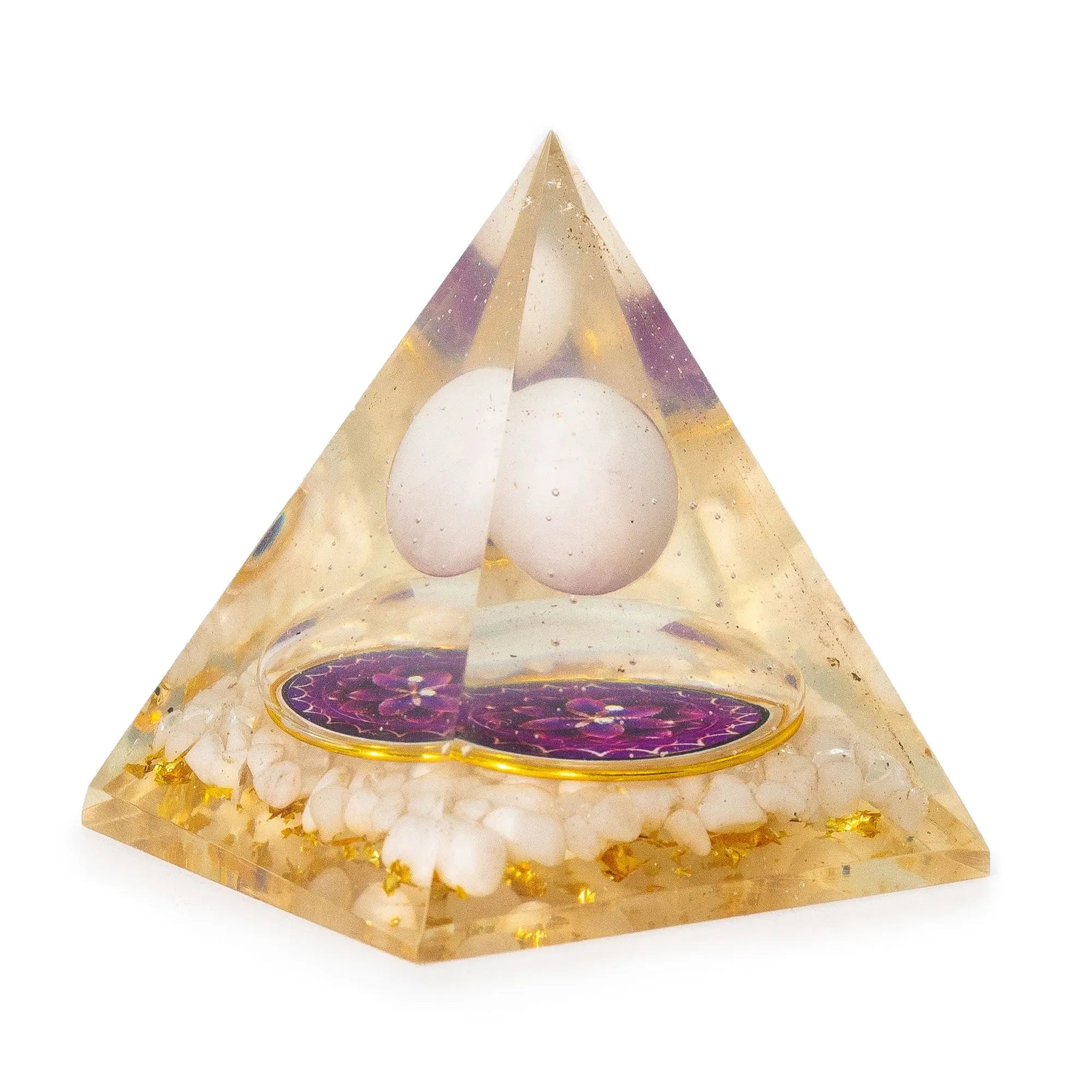 Pyramide d’orgonite avec sphère de quartz flottante – 7 × 6 cm