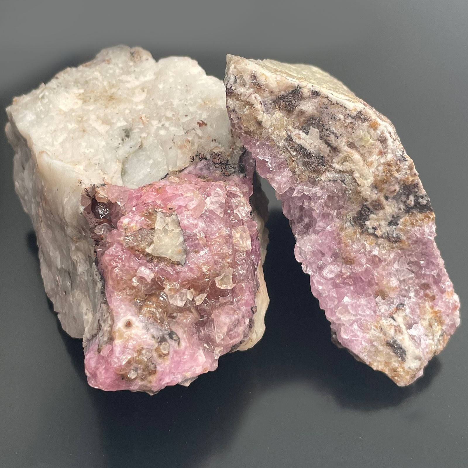 Calcite cobaltifère - Spécimens minéraux (environ 25 pièces)