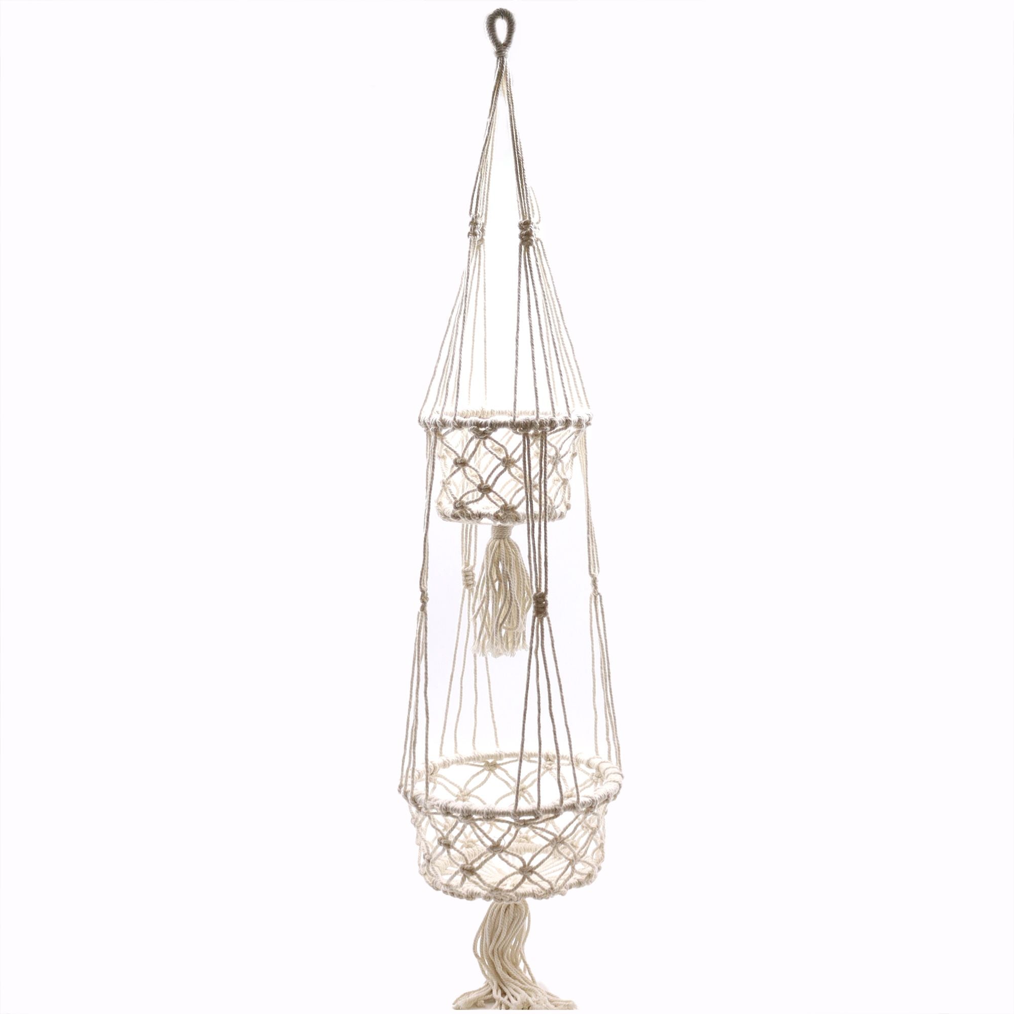 Suspension double artisanale en macramé sur fond clair