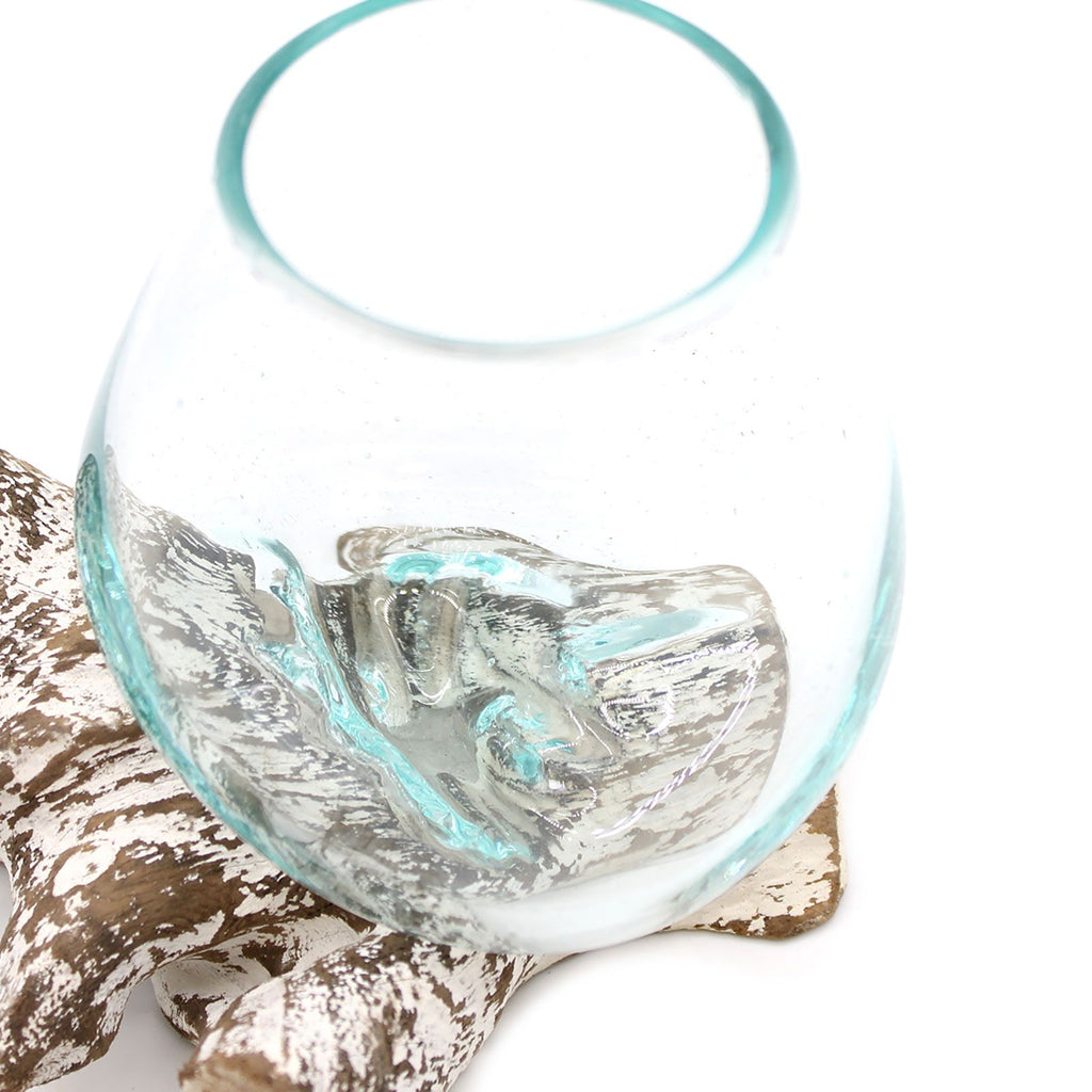 Bol en verre fondu sur bois de Gamal blanchi – Bali