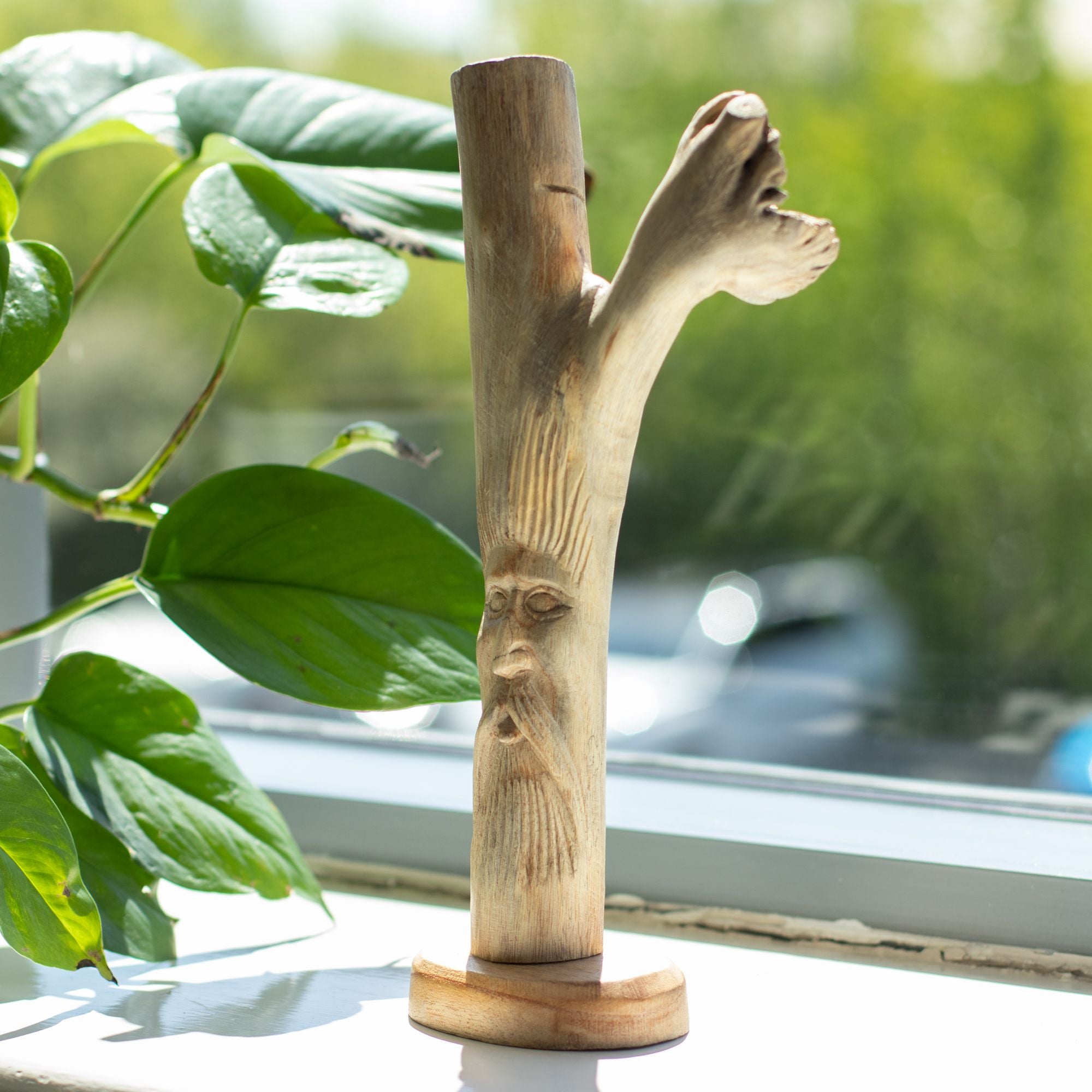 Sculpture Homme Vert en bois naturel sculptée à la main