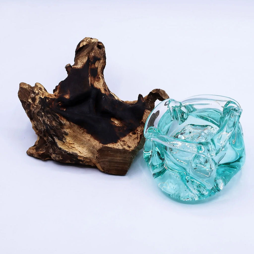Cendrier et Bougeoir en Verre en Fusion sur Racine de Gamal - Pièce Artisanale Balinaise