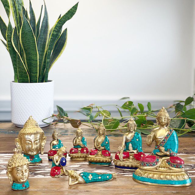 Statue de Bouddha en laiton - Mains vers le bas - 11.5 cm