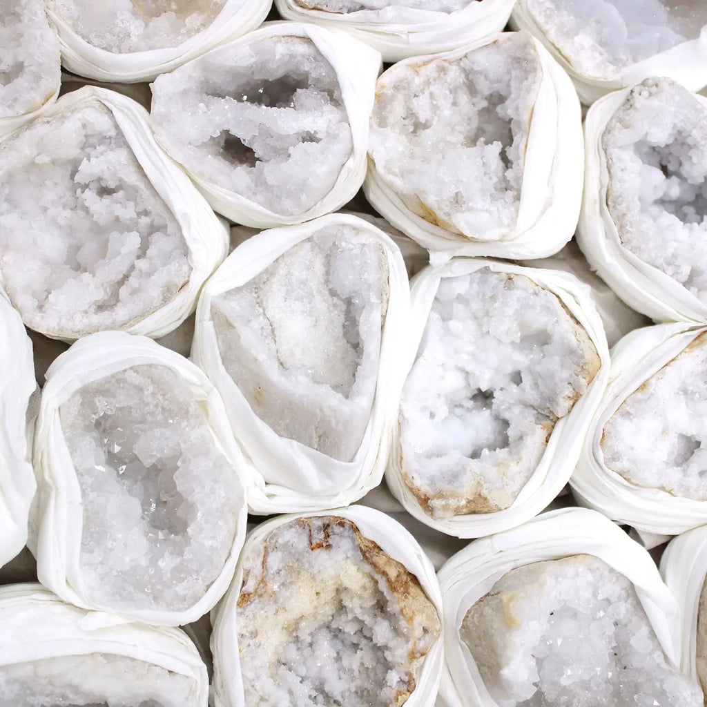 Plateau de Géodes de Calcite Naturelle du Maroc – Environ 32 Spécimens (4 kg) AWGifts Dropship