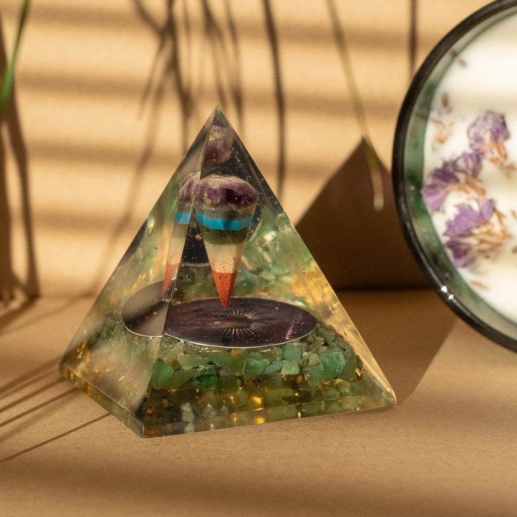 Pyramide d’orgonite avec pendule suspendu et aventurine verte – 7 × 6 cm AWGifts Dropship