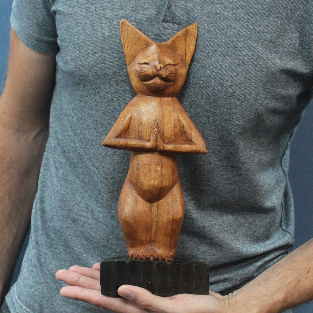 Statue Chat de Yoga Zen en Bois de Suar Sculpté Main - Décoration Artisanale d'Indonésie (31cm)