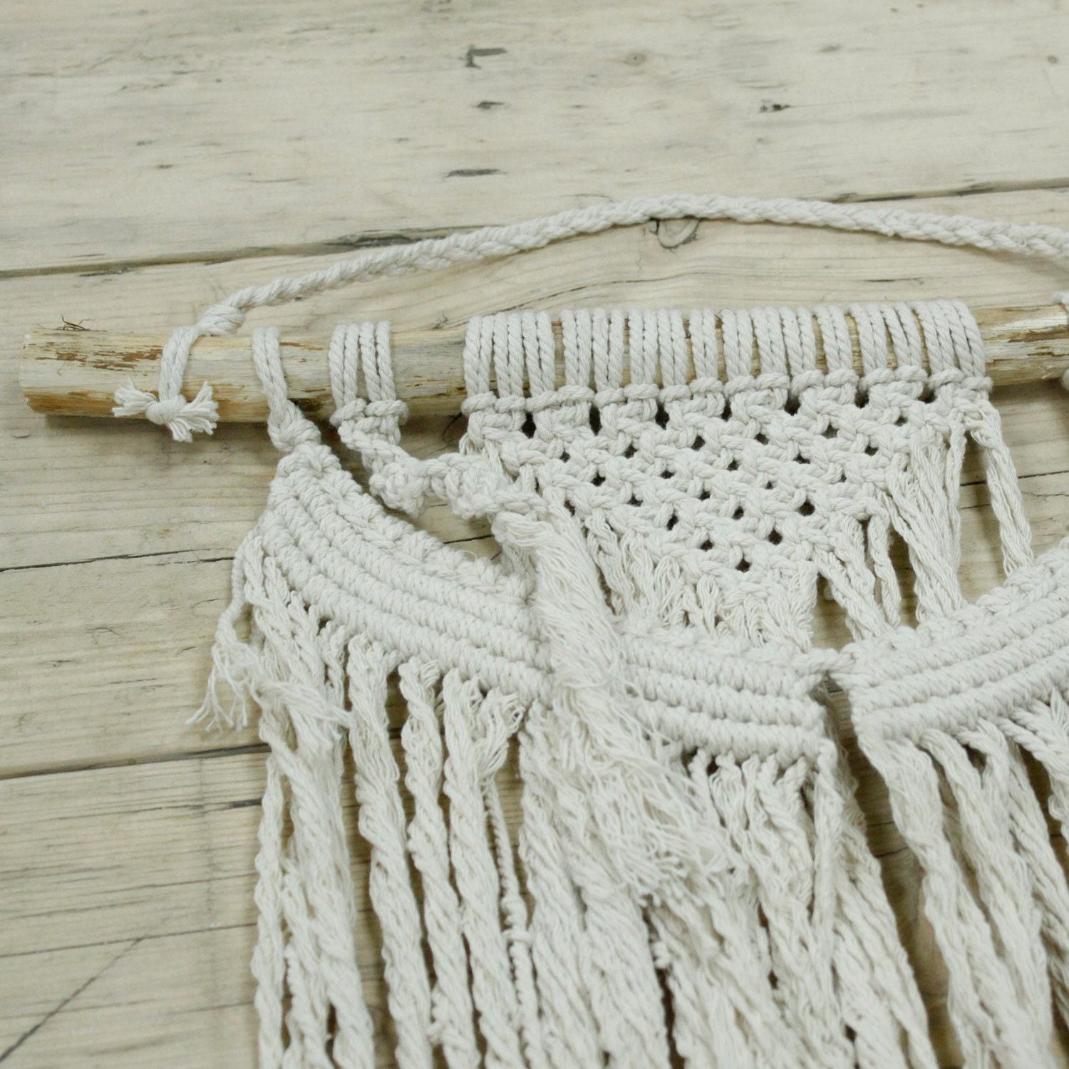 Suspension Murale en Macramé Naturel – Décoration Bohème Artisanale