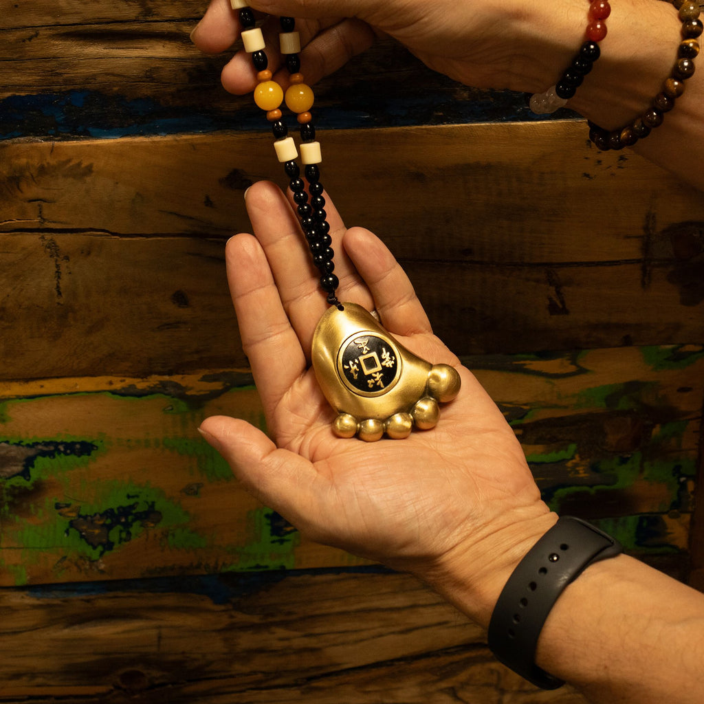Amulette Feng Shui Pied Porte-Bonheur en Laiton – Chance, Richesse et Prospérité