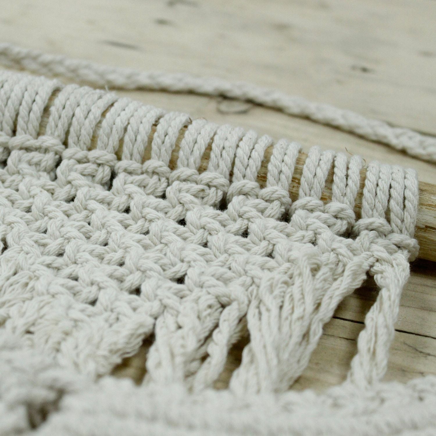 Suspension Murale en Macramé Naturel – Décoration Bohème Artisanale