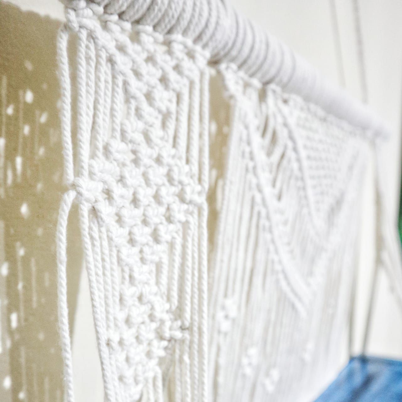 Étagère Suspendue en Macramé Bleu – Décoration Murale Bohème