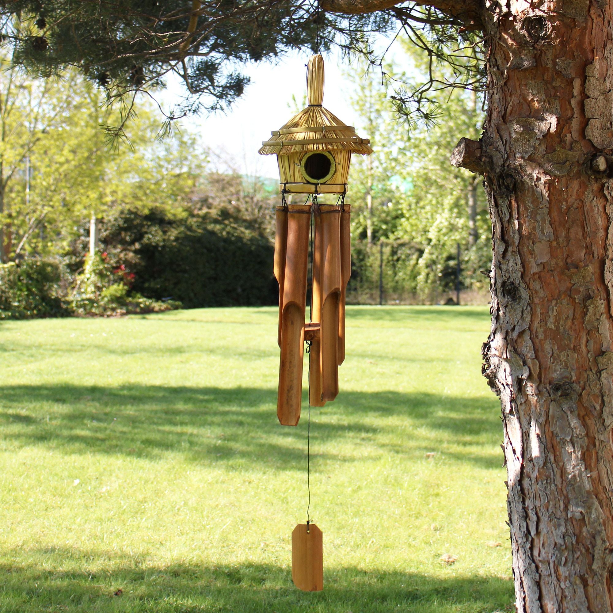 Kulatá budka z mořské trávy s bambusovou zvonkohrou 45 cm