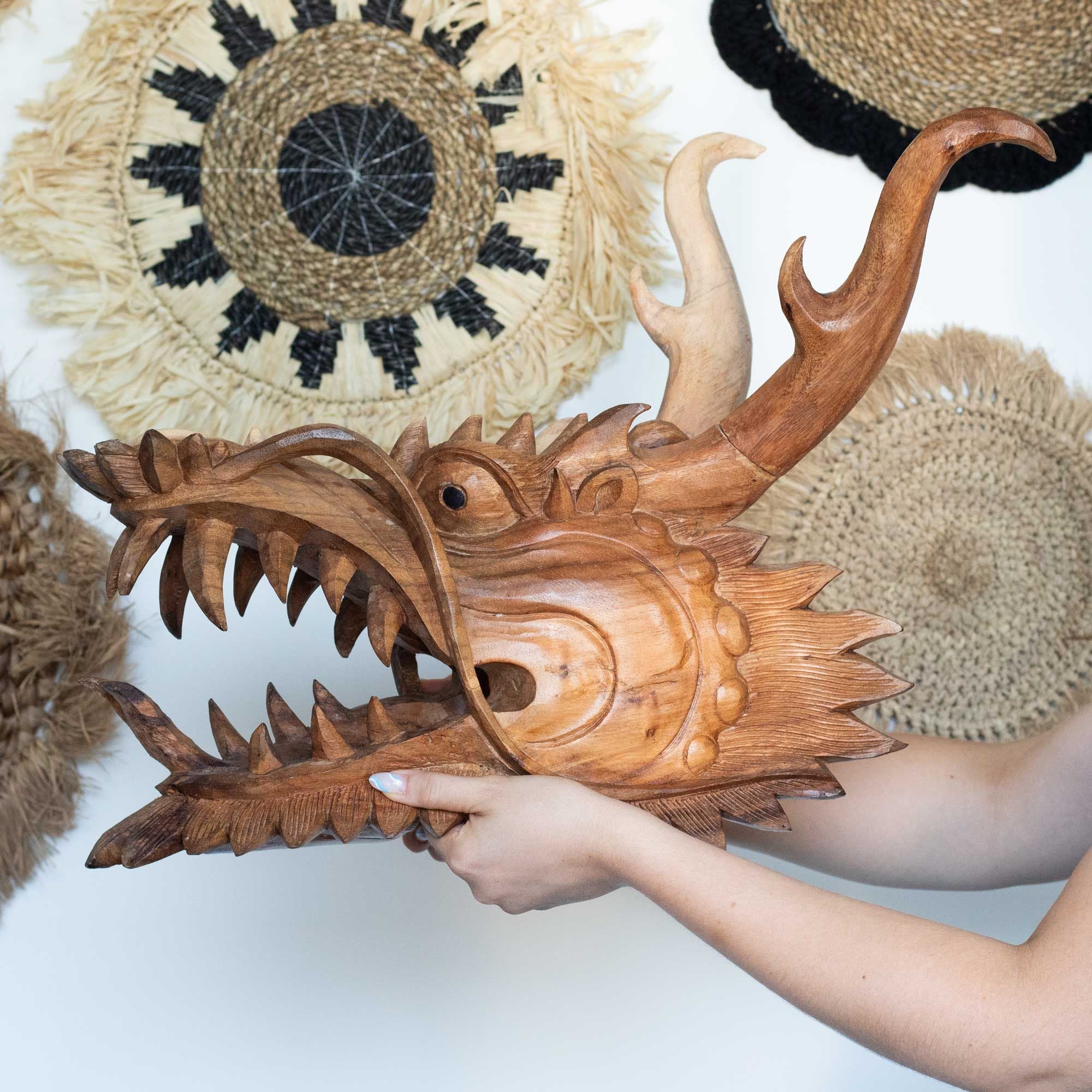 Tête de dragon grandeur nature sculptée - 30 cm