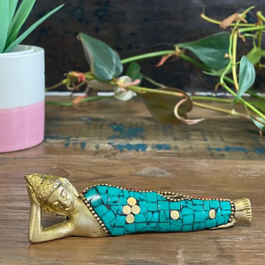Figurine de Bouddha couché en laiton et howlite turquoise – 10 cm – Figurine artisanale d’Inde