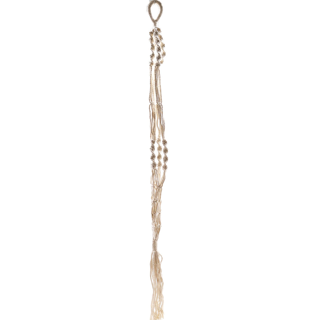 Suspension pour plante en macramé beige sur fond blanc