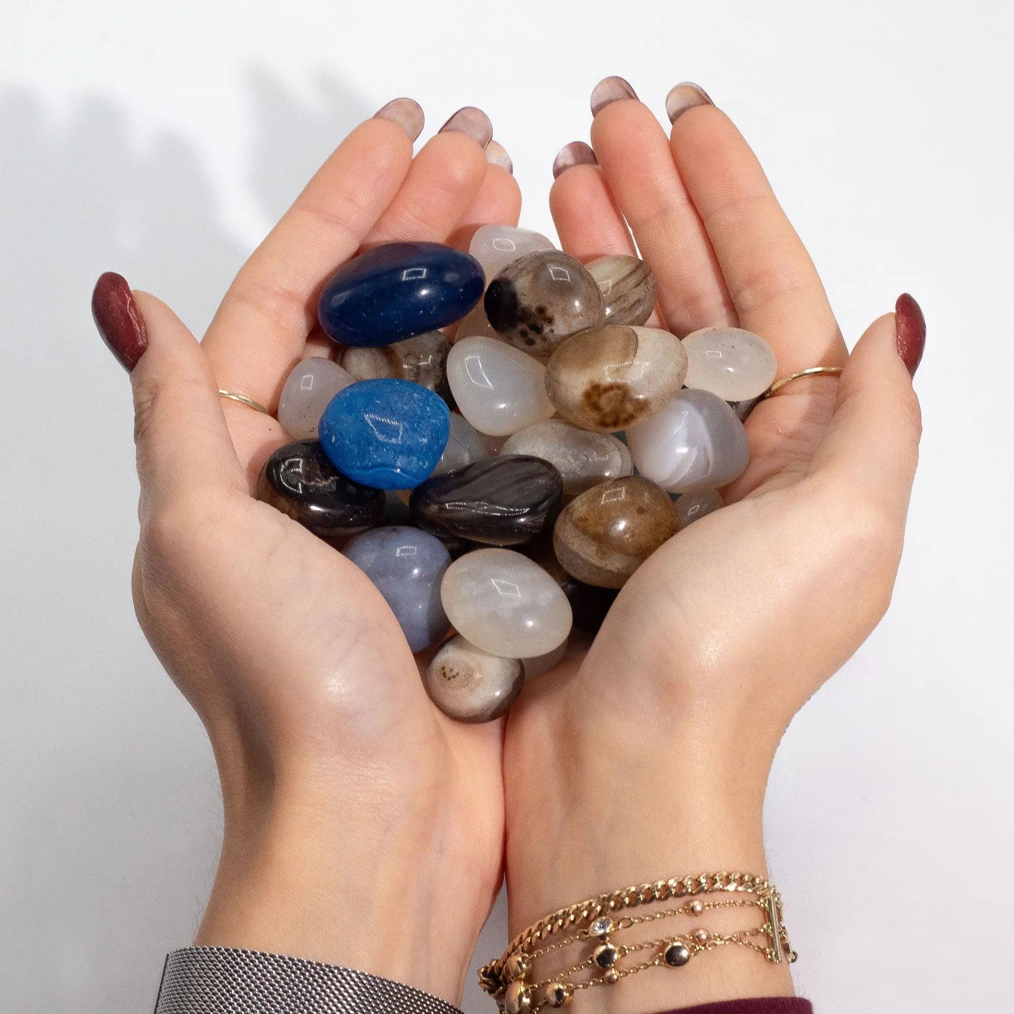 Pierres énergétiques d’agate naturelle foncée – Pierres roulées pour méditation et ancrage (1 kg) AWGifts Dropship