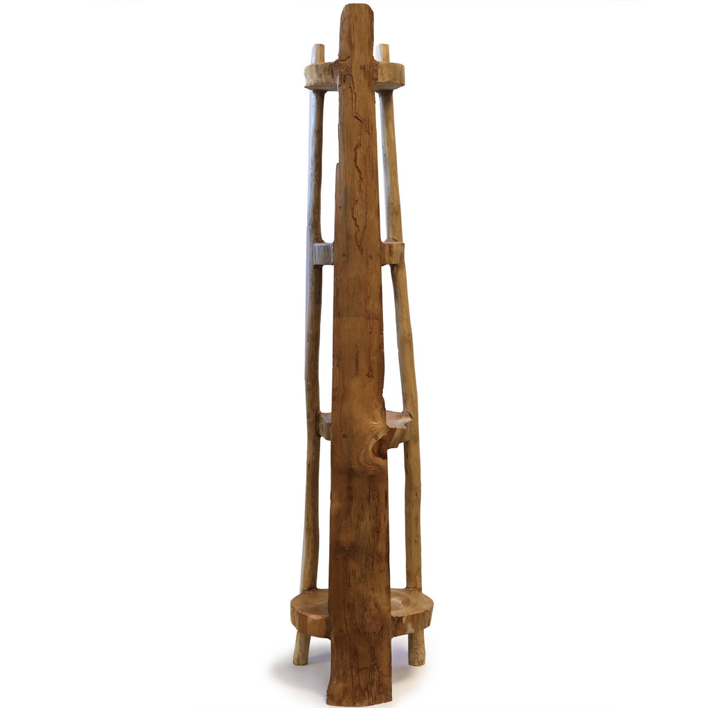 Étagère d’angle en teck naturel avec quatre niveaux de rangement.