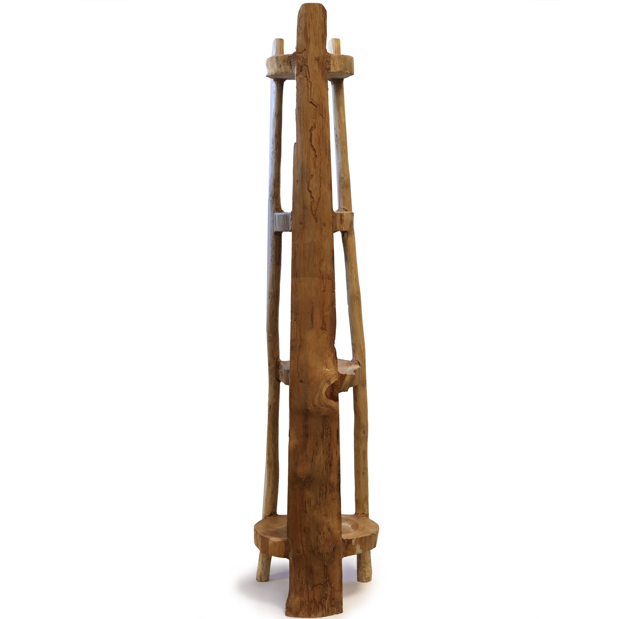 Étagère d’angle en teck naturel avec quatre niveaux de rangement.