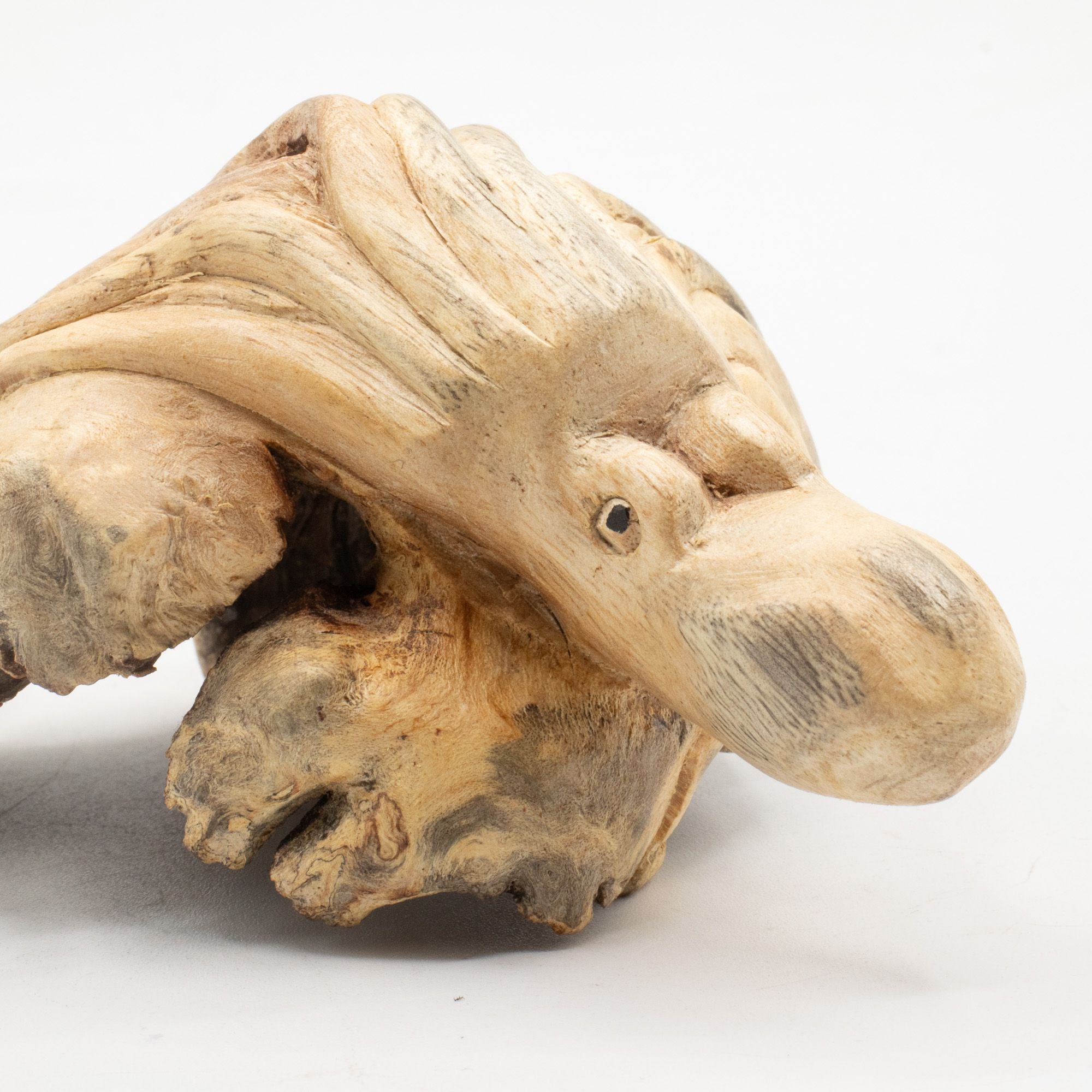 Sculpture de pieuvre en bois parasite vue de côté avec tentacules sculptés