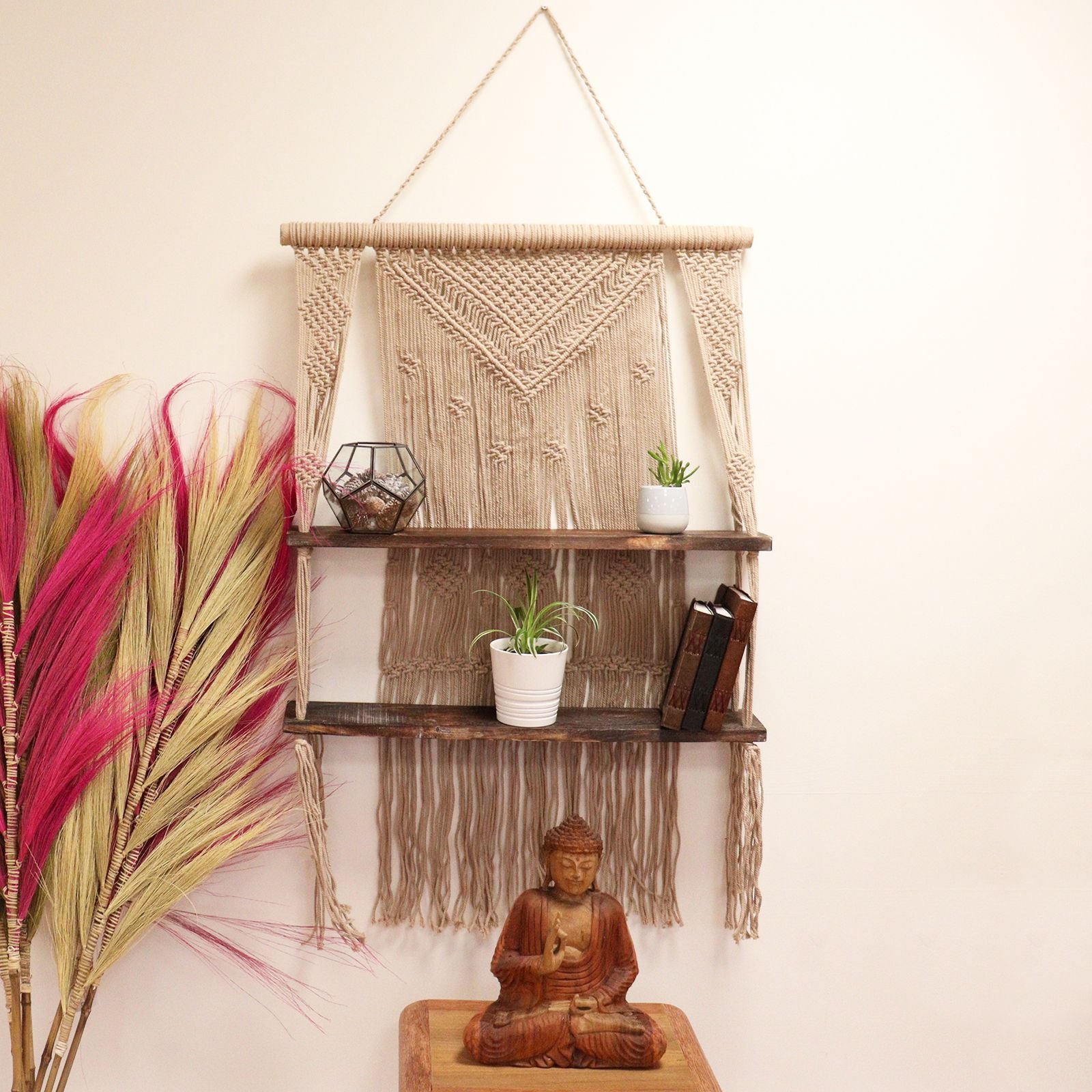 Étagère macramé artisanale avec décoration zen et naturelle