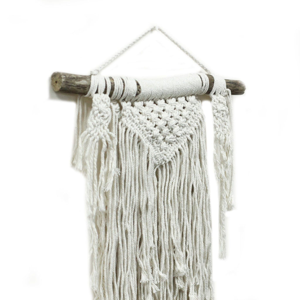 Macramé mural vertical en coton pour décoration bohème naturelle