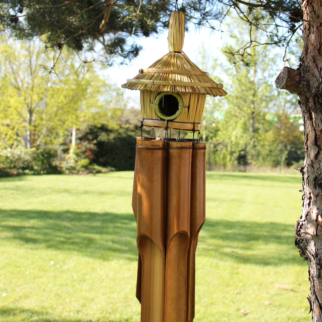Grand Nichoir en Jonc de Mer avec Carillon en Bambou – 56 cm