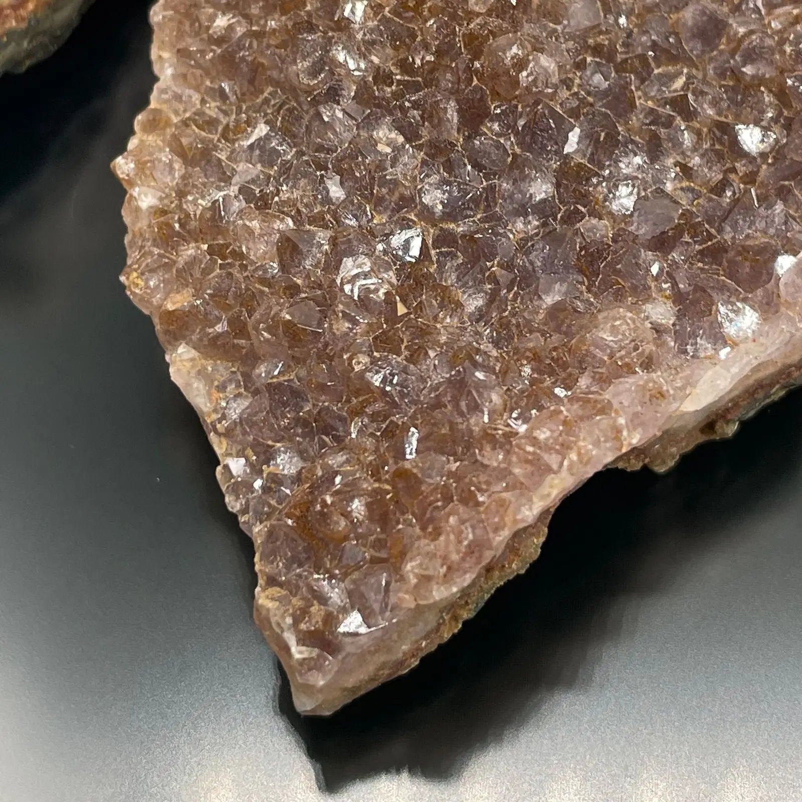 Plateau de 20 Améthystes Naturelles du Maroc – Qualité Supérieure (1,9 kg) AWGifts Dropship