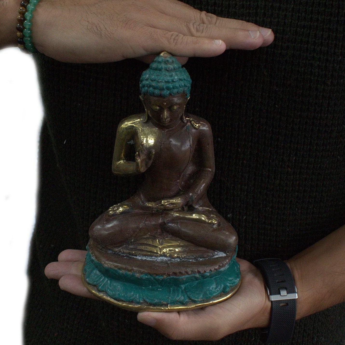 Statue de Bouddha assis en laiton – Mudra de protection (Abhaya Mudra)