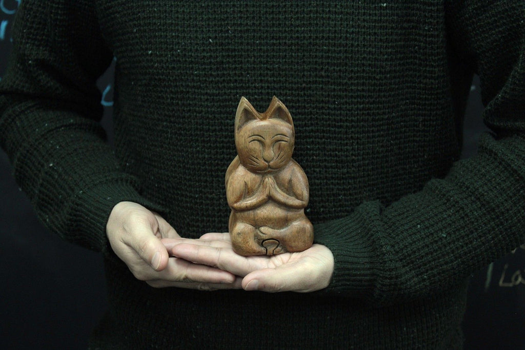 Boîte magique de Bali – Chat Yoga en bois de Saman - Karmic Artisan