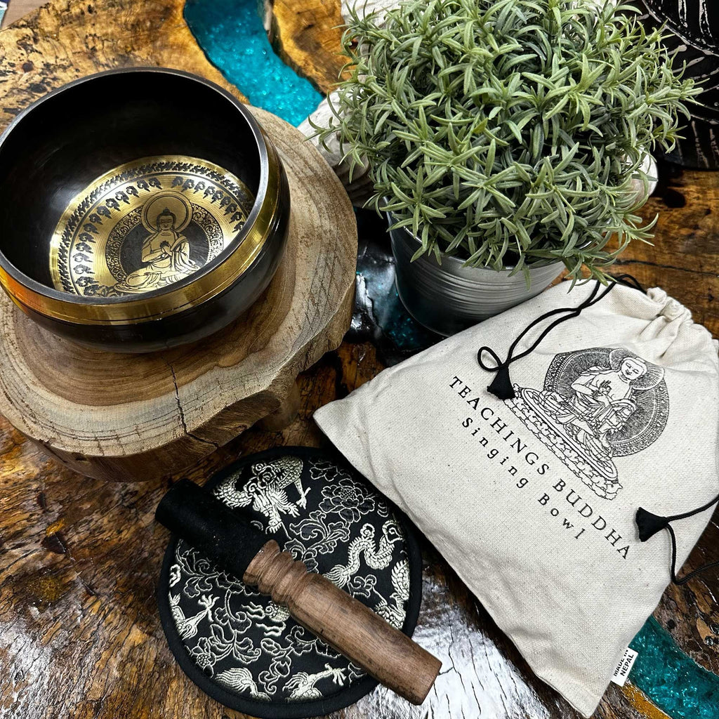 Coffret cadeau de bol chantant en laiton gravé à la main – 14 cm – Bouddha - Karmic Artisan