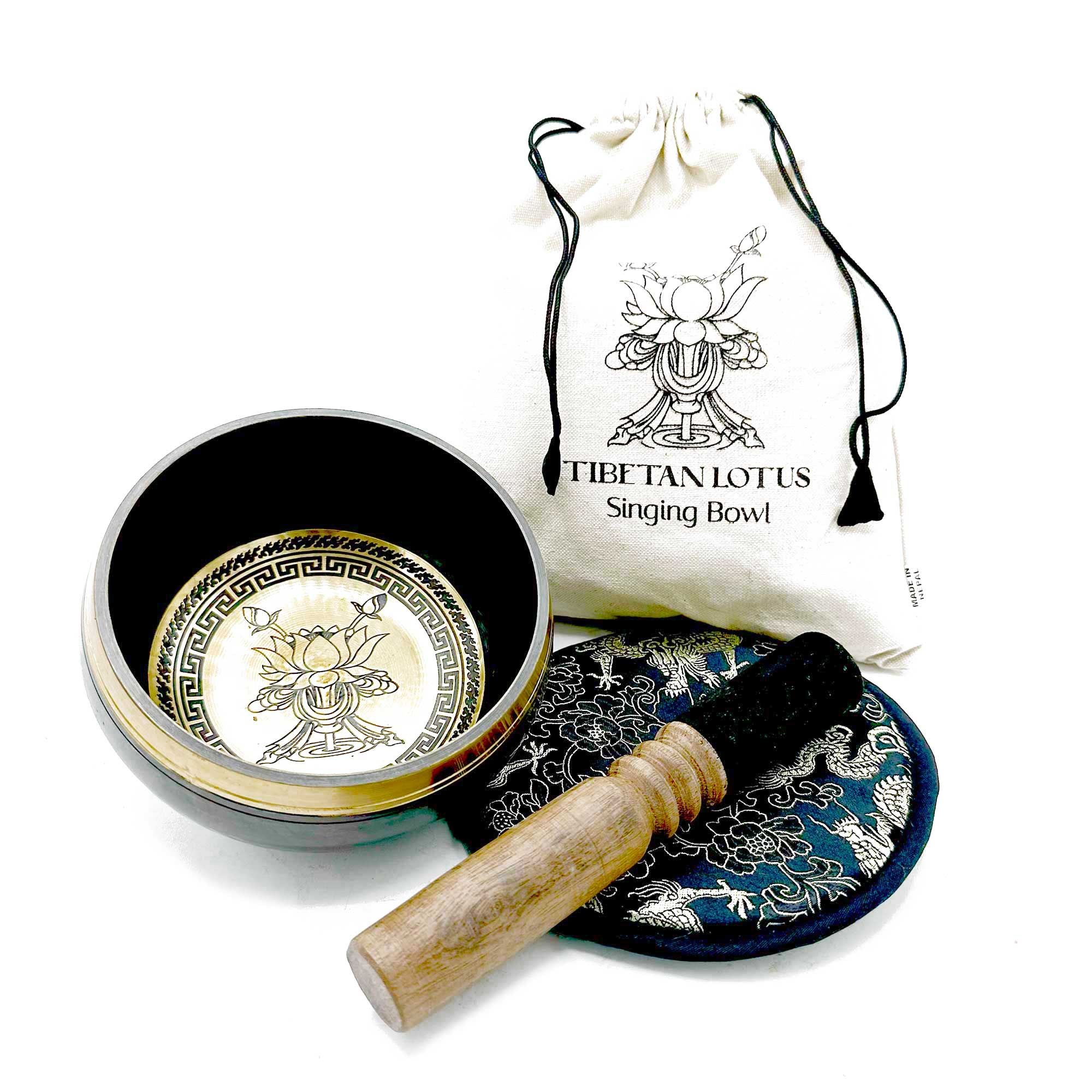 Coffret cadeau de bol chantant en laiton gravé à la main – 14 cm – Fleur de lotus - Karmic Artisan