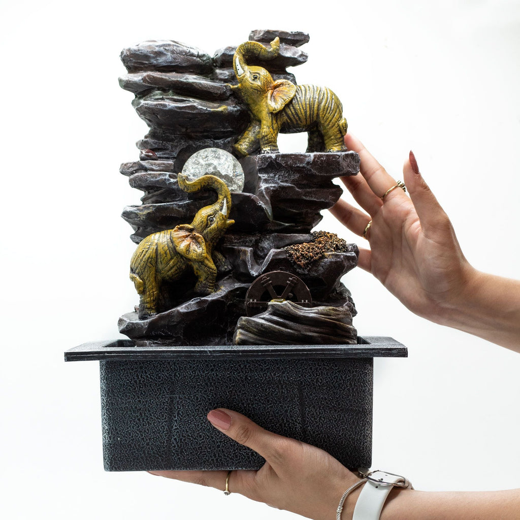 Fontaine de table – 35 cm – Éléphants, boule de cristal et roue à eau - Karmic Artisan